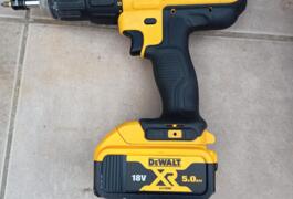 Location outil Perceuse Sans-fil Dewalt près de Saint-Cyprien