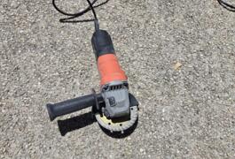 Location outil Meuleuse Électrique Black et decker près de Prévessin-Moëns