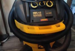 Location outil Aspirateur eau poussière Électrique Dewalt près de Touquin