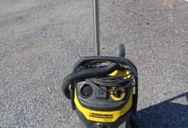 Location outil Aspirateur eau poussière Électrique Dewalt près de Trédion