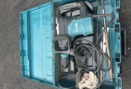 Location outil Burineur perforateur Électrique Makita près de Yvetot-Bocage