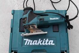 Location outil Scie sauteuse Filaire Makita près de Firminy