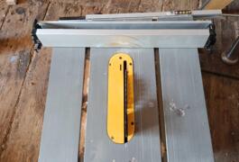 Location outil Scie sur table Électrique Dewalt près de Firminy