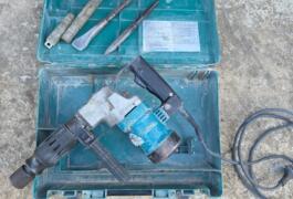 Location outil Burineur perforateur Électrique Makita près de Nîmes