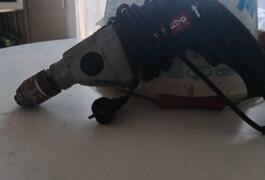 Location outil Perceuse Électrique Metabo près de Le Sourn