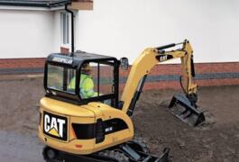 Location outil Mini pelle Avec conducteur Bobcat près de Cormeilles-en-Vexin
