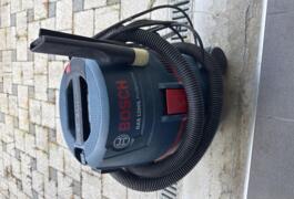 Location outil Aspirateur eau poussière Électrique Bosch pro près de Pommérieux