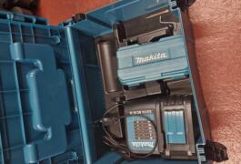 Location outil Perceuse Makita près de Montoir-de-Bretagne