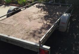 Location outil Remorque plateau Moins de 750kg près de Clermont