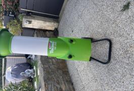Location outil Broyeur de végetaux Électrique près de Pédernec