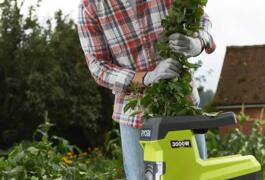 Location outil Broyeur de végetaux Électrique Ryobi près de Creysse