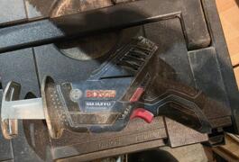 Location outil Scie sabre compacte sans fil bosch 10,8v gsa Bosch pro près de Montévrain