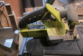 Location outil Scie circulaire compacte sans fil ryobi 18v lcs-180 Ryobi près de Montévrain