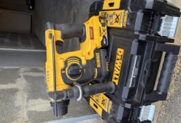 Location outil Burineur perforateur Électrique Dewalt près de Saint-Saturnin-lès-Avignon
