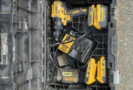 Location outil Perceuse Sans-fil Dewalt près de Saint-Saturnin-lès-Avignon