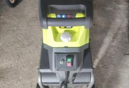 Location outil Broyeur de végetaux Électrique Ryobi près de Loire-Authion