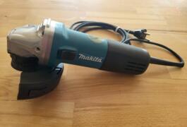Location outil Meuleuse Électrique Makita près de Cressé