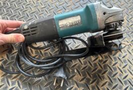 Location outil Meuleuse Électrique Makita près de Santec
