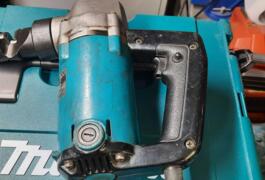 Location outil Grignoteuse Électrique Makita près de Chocques