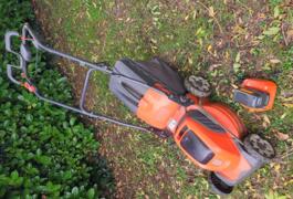 Location outil Tondeuse Électrique Husqvarna près de Audrieu