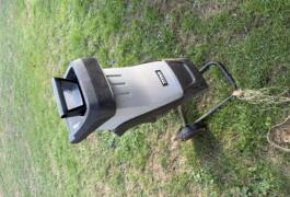 Location outil Broyeur de végetaux Électrique près de Novillers