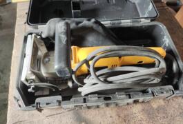 Location outil Lamelleuse Dewalt près de Sacy-le-Grand