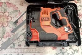 Location outil Scie sabre Électrique Black et decker près de Saint-Savournin