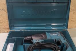Location outil Burineur perforateur Électrique Makita près de Le Val-Saint-Germain