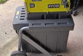 Location outil Broyeur de végetaux Électrique Ryobi près de Orchies