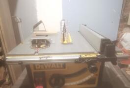 Location outil Scie sur table Électrique Dewalt près de Bailleul