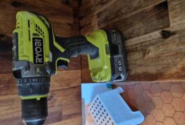 Location outil Perceuse Électrique Ryobi près de Villenave-d'Ornon