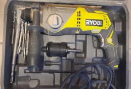Location outil Burineur perforateur Électrique Ryobi près de Villeneuve-le-Roi