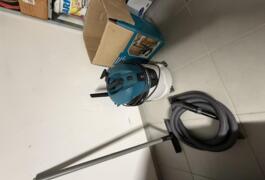 Location outil Aspirateur eau poussière Électrique Makita près de Massongy