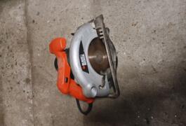 Location outil Scie circulaire black+decker cd601 – location Black et decker près de La Chapelle-Saint-Rémy