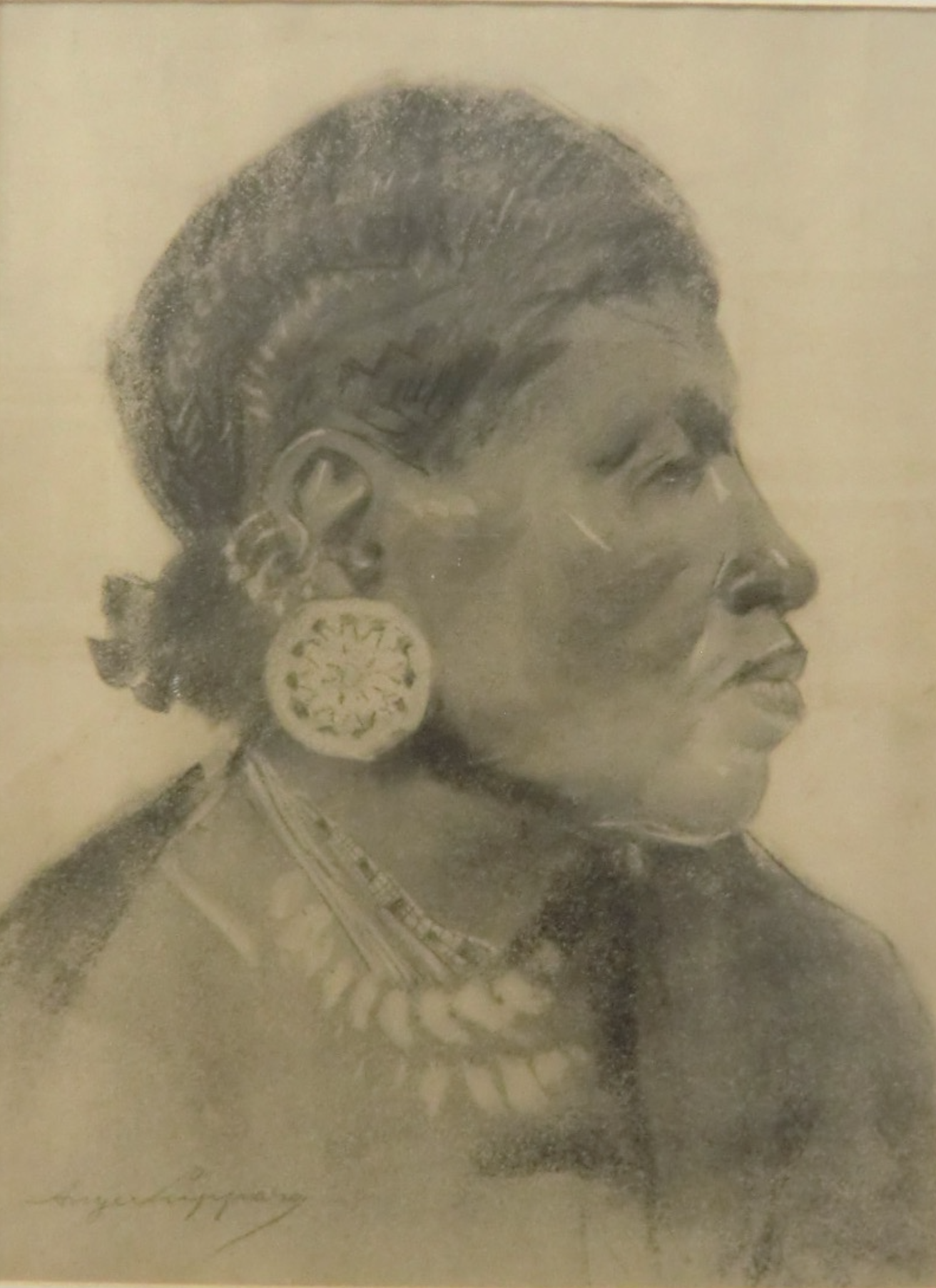 SUPPARO Ange ( 1870 - 1948 ),&nbsp;Portrait de Femme malgache Antakarana,&nbsp;1914,&nbsp;Fusain sur papier,&nbsp;33 x 41 cm,&nbsp;Signé en bas à gauche,&nbsp;Titré au dos