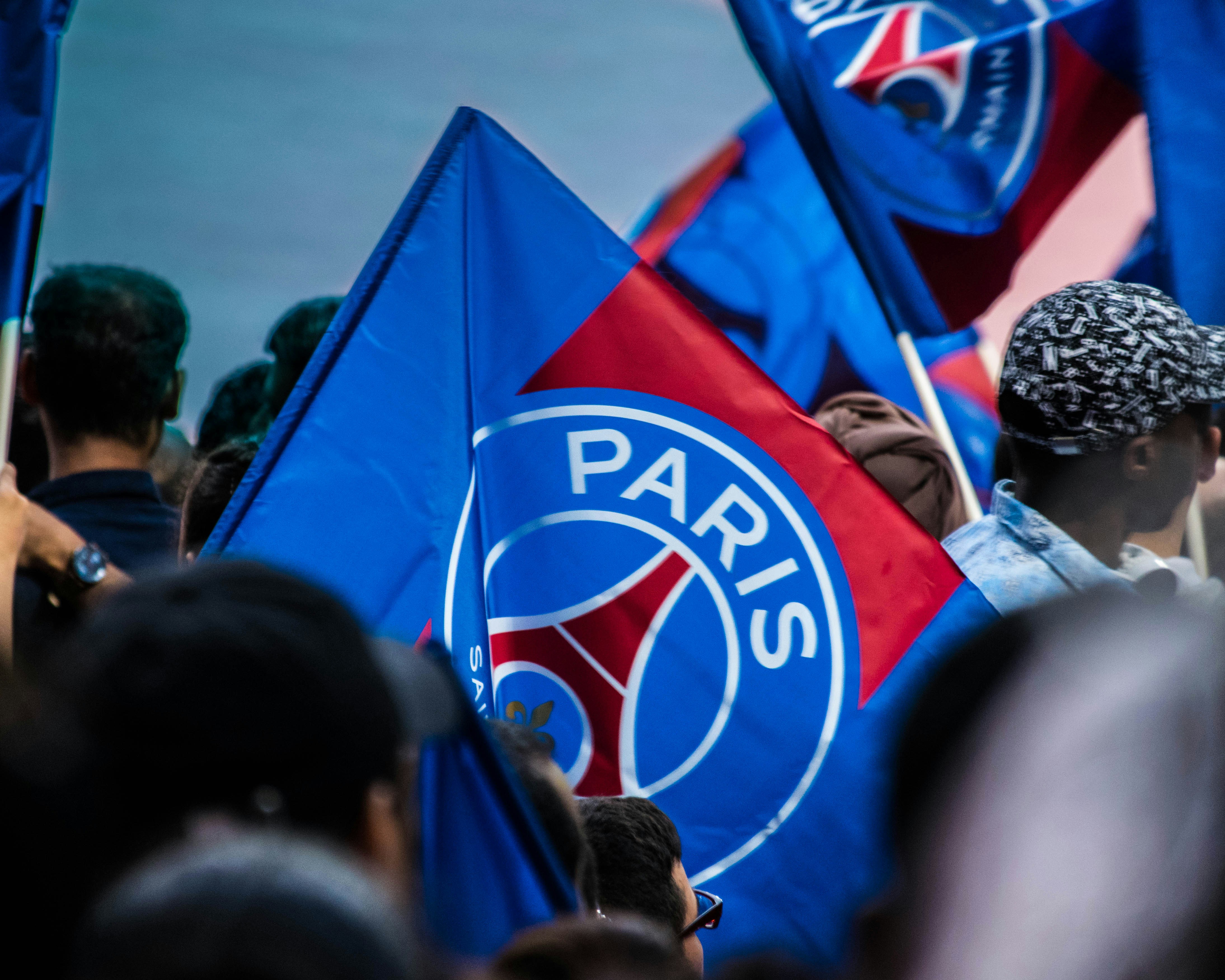 image représentatice de la chanson Allez Paris, où tu es nous sommes là