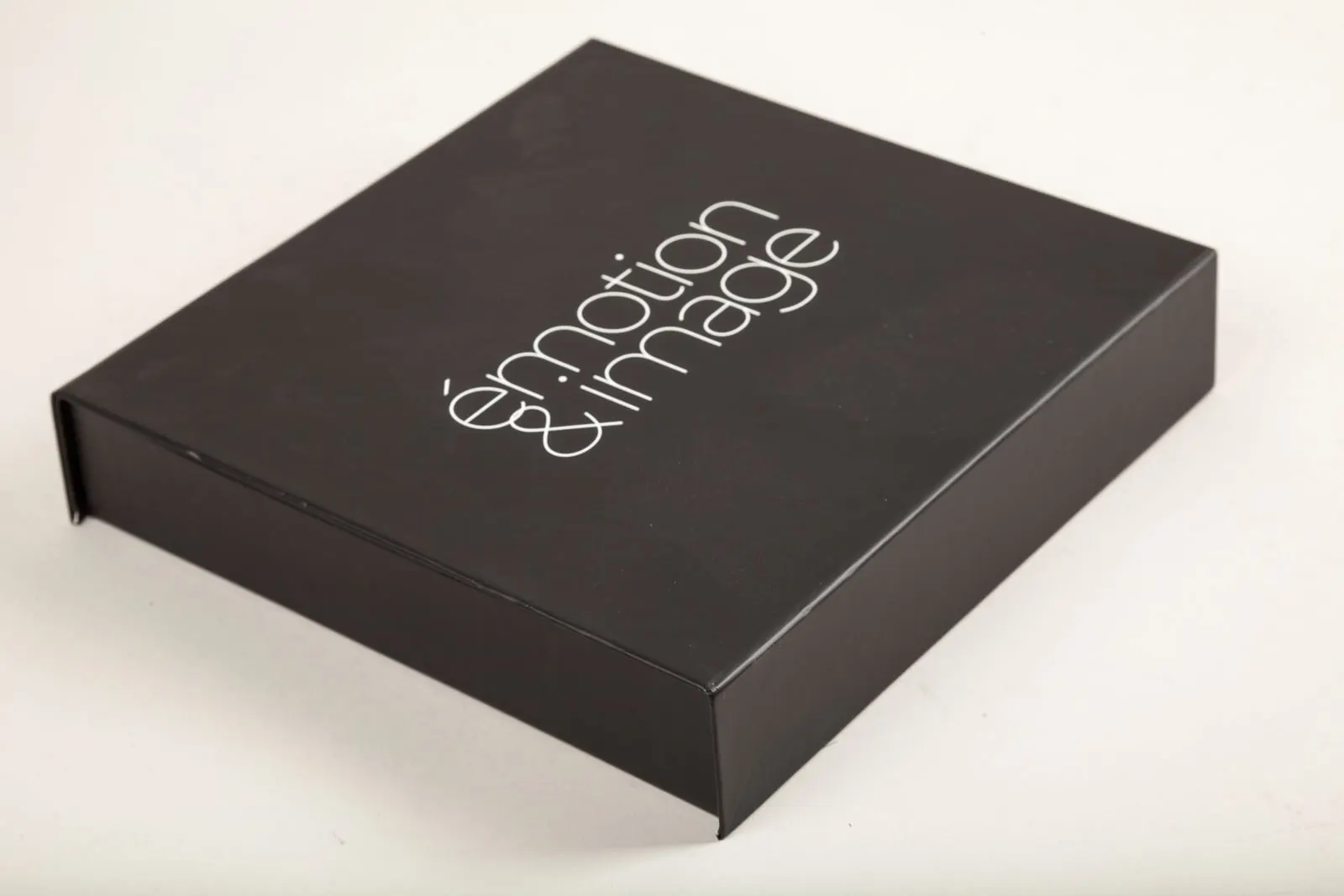 Boîte rigide personnalisée Émotion et Images, fabrication Smartpack