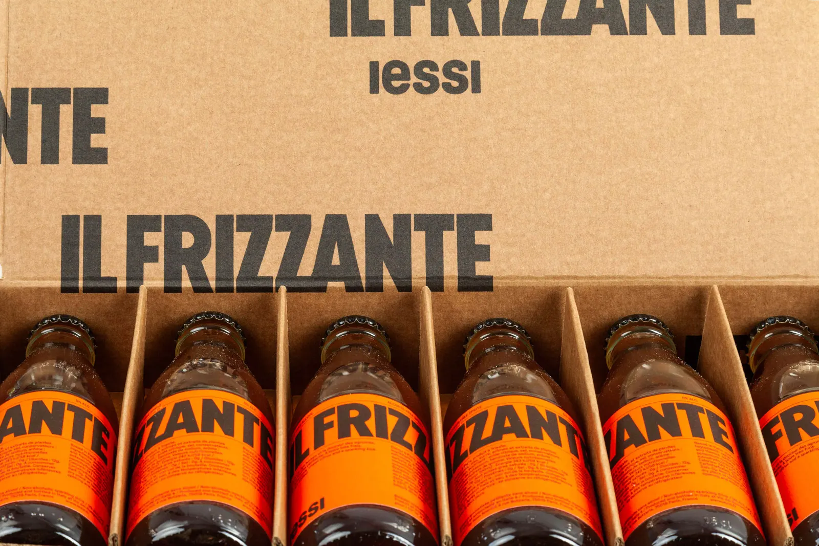 Coffret bouteille personnalisé Frizzante, détail, fabrication Smartpack