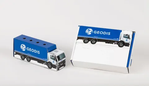 Boîte carton personnalisée à oreilles Geodis, fabrication Smartpack