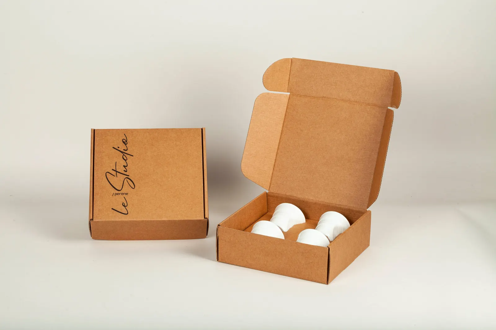 Boîte carton personnalisée à oreilles Perene, ouverte, fabrication Smartpack