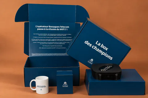 Boîte carton personnalisée à oreilles Bouygues, fabrication Smartpack
