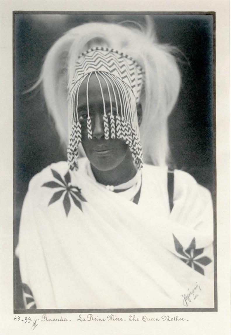 Casimir Zagourski (1883-1944) - Reine Mère Série II, 99  Tirage sur papier Agfa lux - Légendé et signé - 27,5 x 39,5 cm