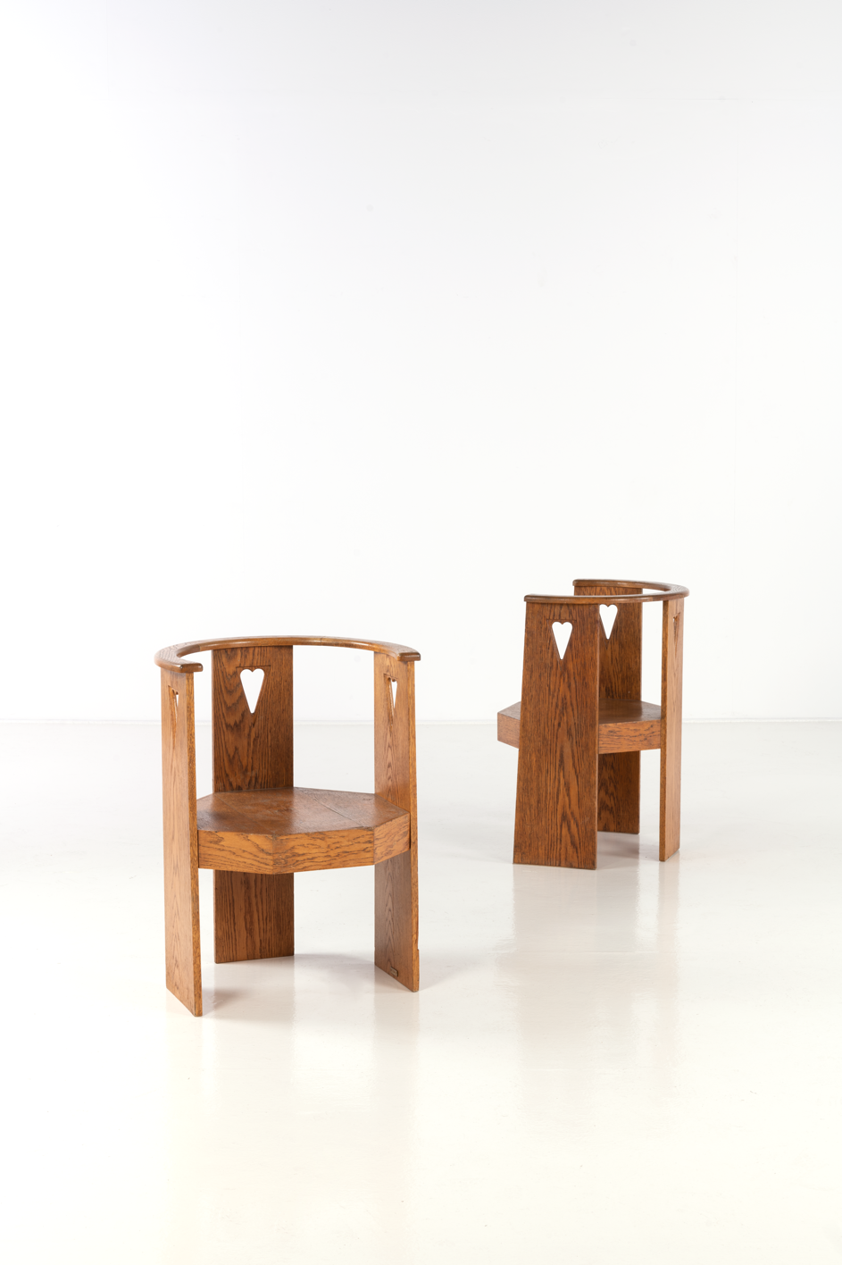 Eliel Saarinen (1873 - 1950)  Paire de fauteuils