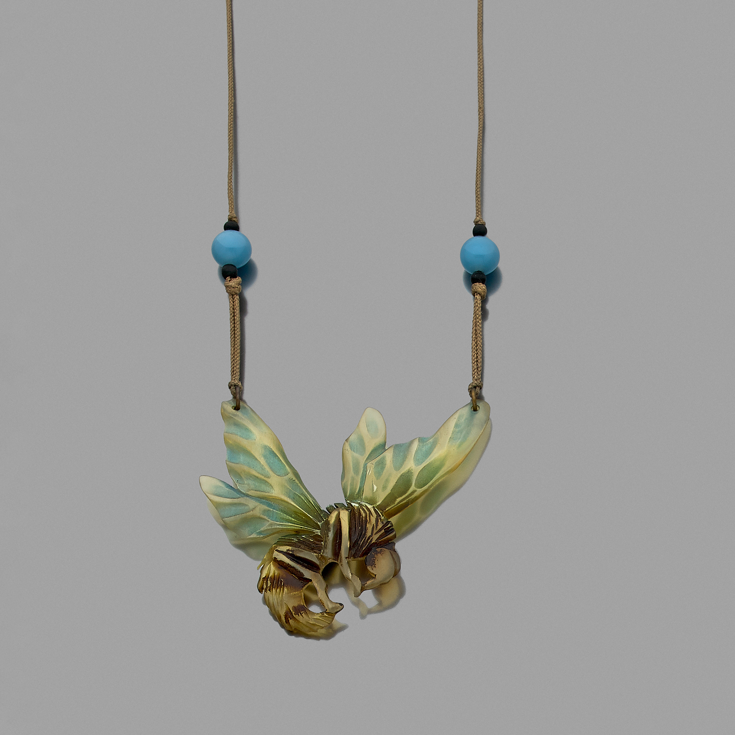 Broche Art Nouveau Papillon En Corne Sculptée – Élisabeth Bonté & G Pierre – Occasion Collection