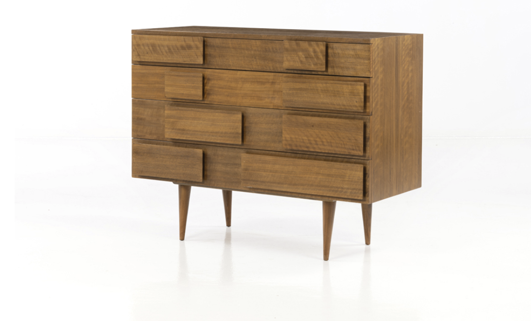 Estimation : 25000 / 35000 &euro; Gio Ponti (1891-1979) Mod&egrave;le 2129 S&eacute;rie 'Modern by Singer' Commode Noyer Edition Singer & Sons Etiquette de l'&eacute;diteur Date de cr&eacute;ation: vers 1950