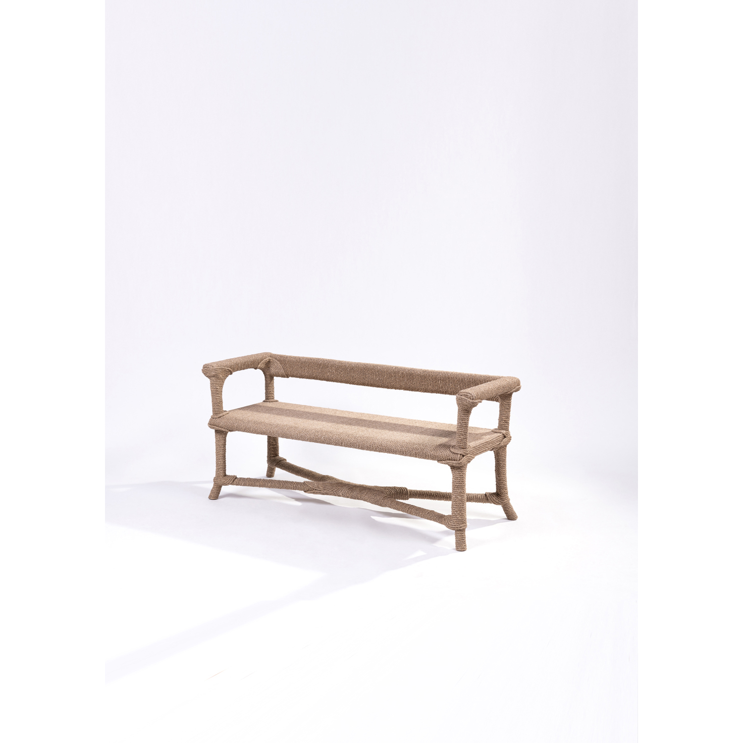 Christian Astuguevieille (n&eacute; en 1946) AFRIFA - Prototype Estimation : 6000 / 9000 &euro; Christian Astuguevieille (n&eacute; en 1946)  AFRIFA - Prototype  Banquette  Corde de chanvre  Date de cr&eacute;ation : 2008  H 70,5 &times; L 153 &times; P 58 cm