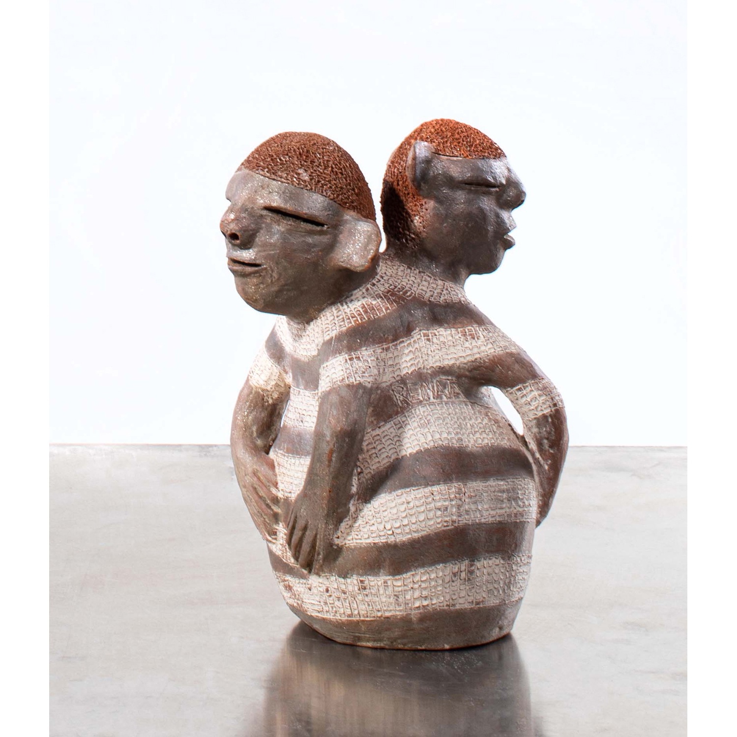 Reinata Sadimba (n&eacute;e en 1945, Mozambique)   Sans titre, 2019 (lot 186)  Graphite sur c&eacute;ramique   20 x 18 x 28 cm  Estimation : 3150 / 5040 &euro;