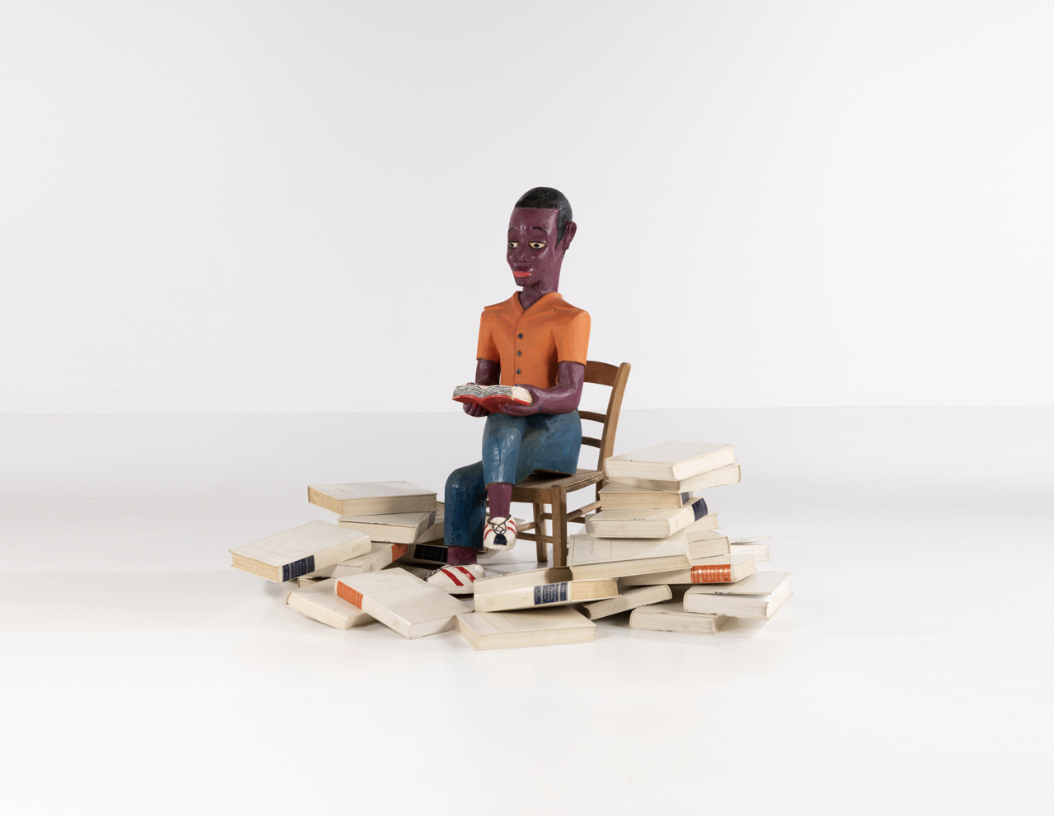 Présence Panchounette (1969-1990) Cogito Ergo Sum, 1986 Bois sculpté peint et 31 encyclopédies originales