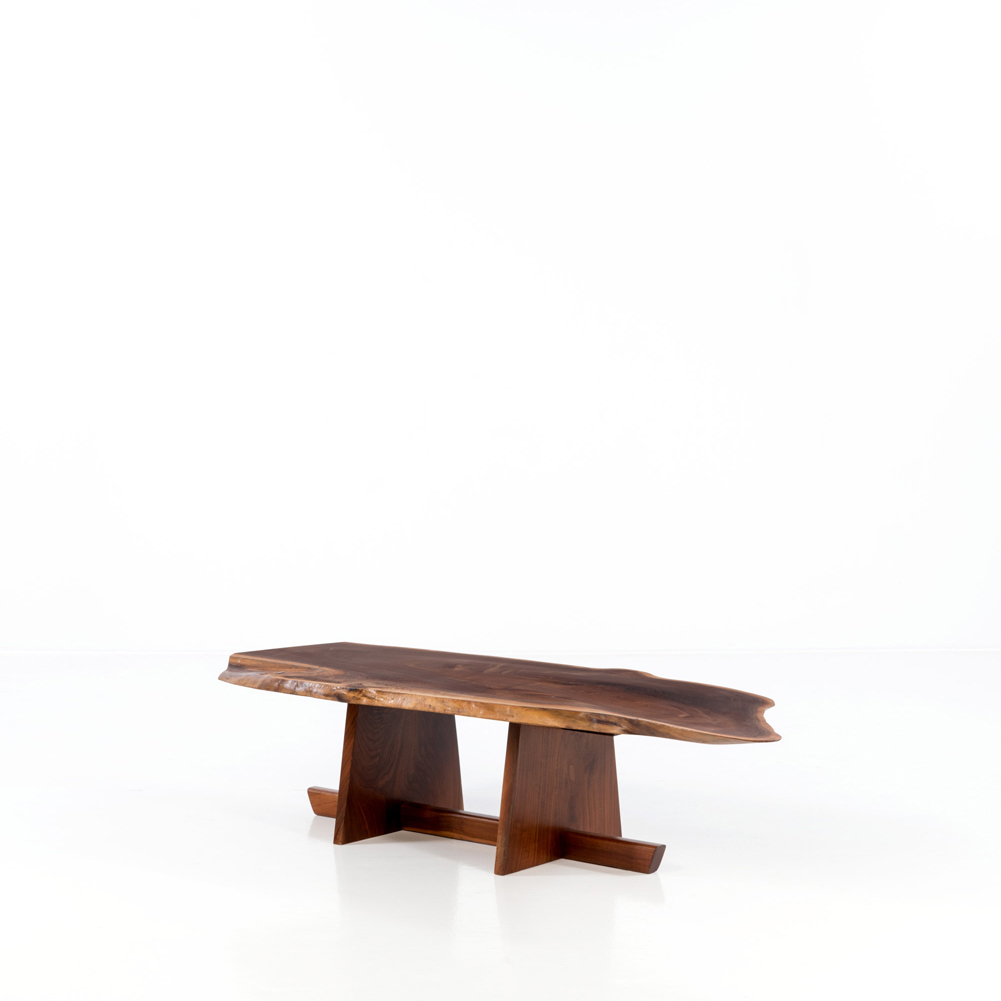 George Nakashima (1905-1990) Table basse - Pièce unique