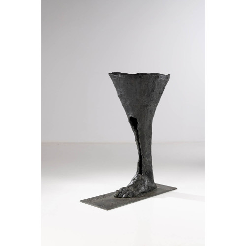 Jaume Plensa (born 1955) Untitled, 1986 Estimation : 50000 / 80000 &euro; Jaume Plensa (born 1955) Untitled, 1986 Bronze and green patina Unique piece 142 x 119 x 44 cm Provenance : - Galerie Philippe Guimiot, Brussels - Purchased from the latter by the current owner - Private collection, Paris Exhibition : Brussels, Galerie Philippe Guimiot, "Jaume Plensa, 